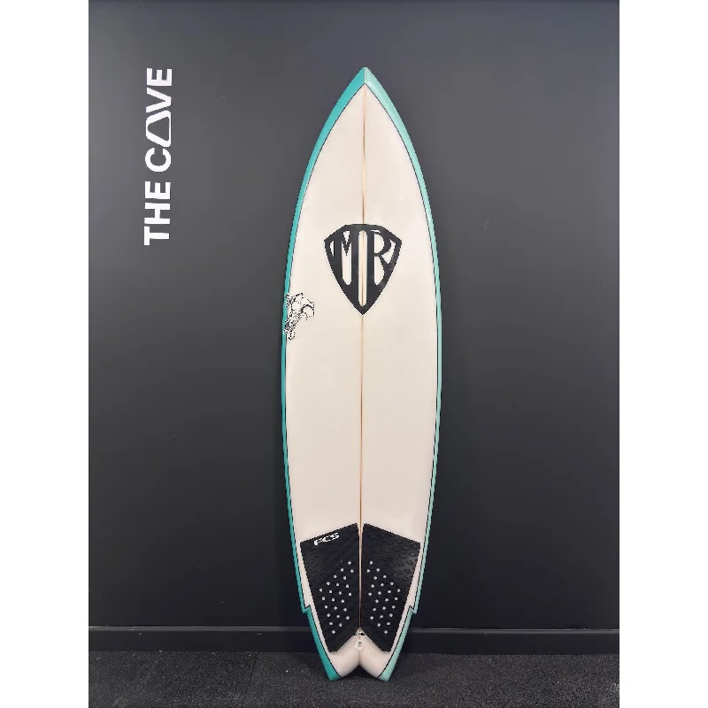 surfboard footstraps for increased paddling stability-Retro Twin 6'2" x 20 1/4" X  2 3/4", Swallow, 2x  FCS 2 Fin Boxes, PU [Semi New] - ID:935324